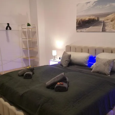 Altstadtnaehe Sauna-infrarot 2 Schlafzimmer Aparthotel 3*